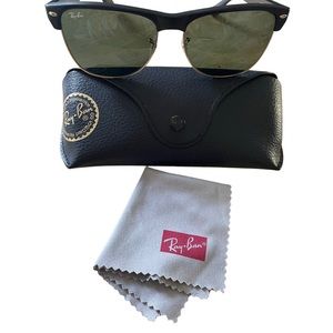 😎 Ray-Ban Club Master sunglasses. In excellent like new condition!